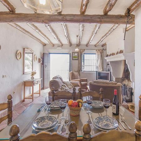 Cozy Home In Zahara De La Sierra With Kitchen Bagian luar foto