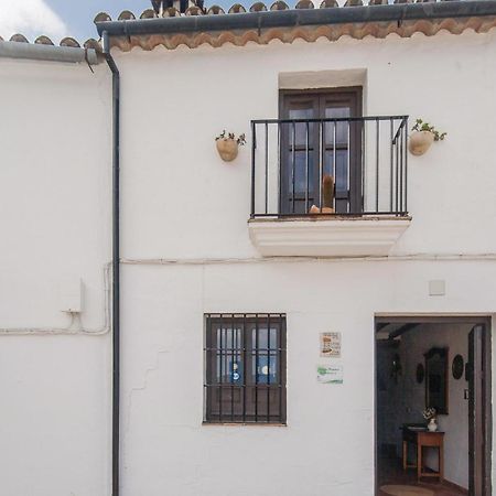 Cozy Home In Zahara De La Sierra With Kitchen Bagian luar foto