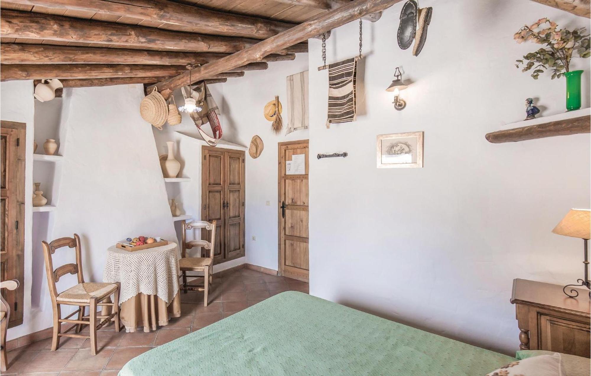 Cozy Home In Zahara De La Sierra With Kitchen Bagian luar foto
