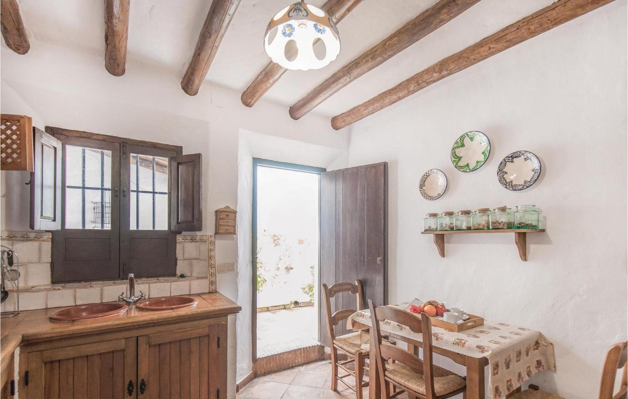 Cozy Home In Zahara De La Sierra With Kitchen Bagian luar foto