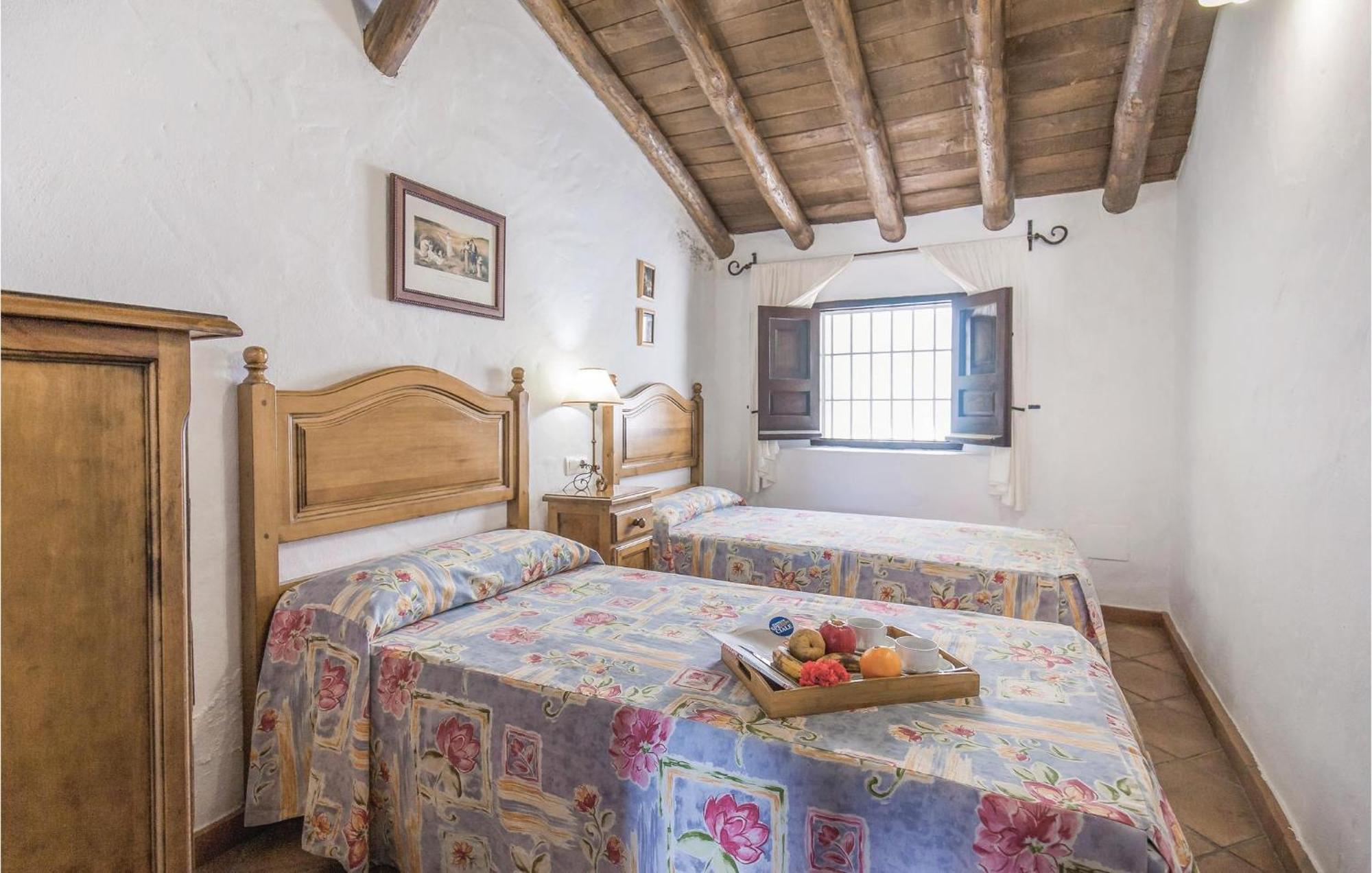 Cozy Home In Zahara De La Sierra With Kitchen Bagian luar foto