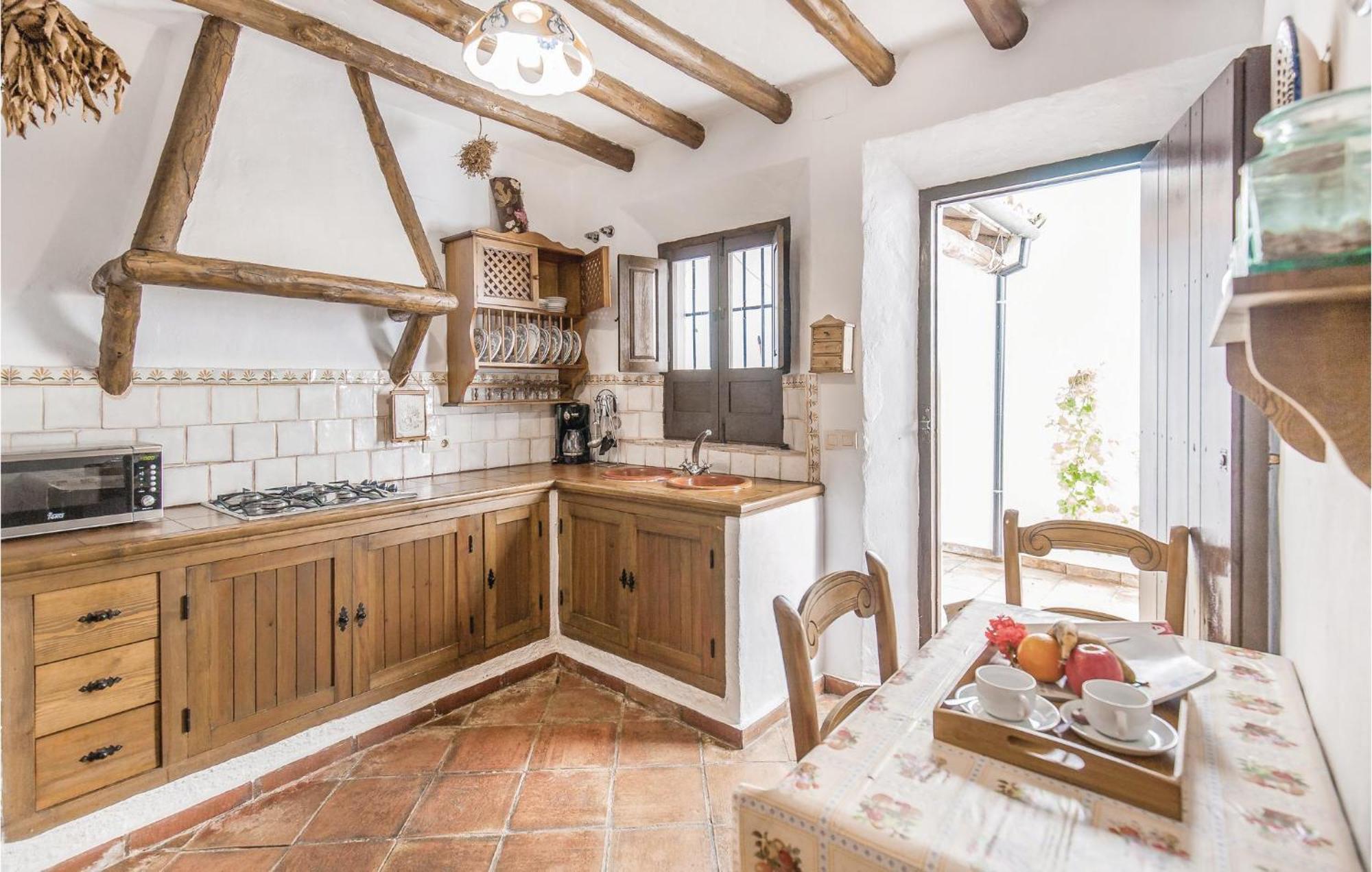 Cozy Home In Zahara De La Sierra With Kitchen Bagian luar foto