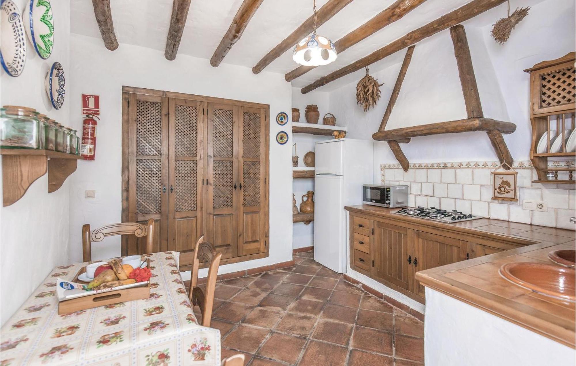 Cozy Home In Zahara De La Sierra With Kitchen Bagian luar foto