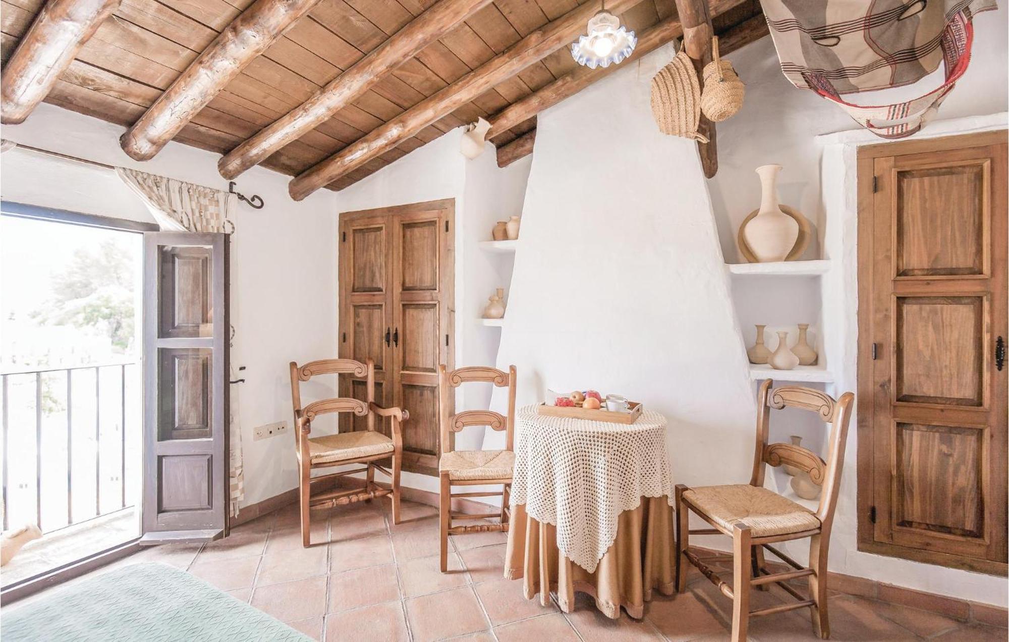Cozy Home In Zahara De La Sierra With Kitchen Bagian luar foto
